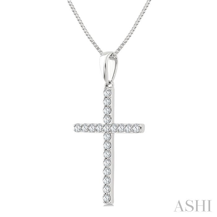 1/4 Ctw Round Cut Diamond Cross Fashion Pendant With Chain in 14K White Gold