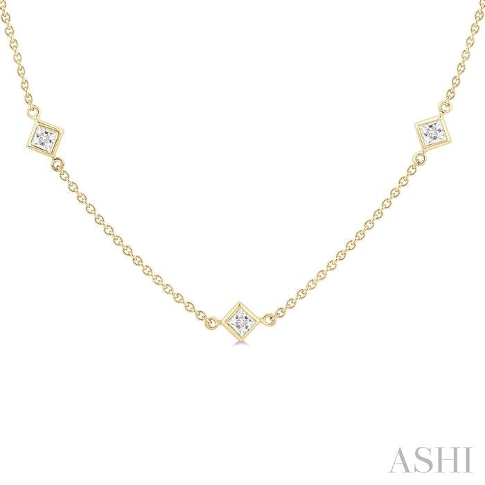 1 1/2 Ctw Princess Cut Diamond Fashion Necklace in 14K Yellow Gold