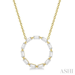 1/2 Ctw Circle Round Cut Diamond Pendant With Chain in 14K Yellow Gold