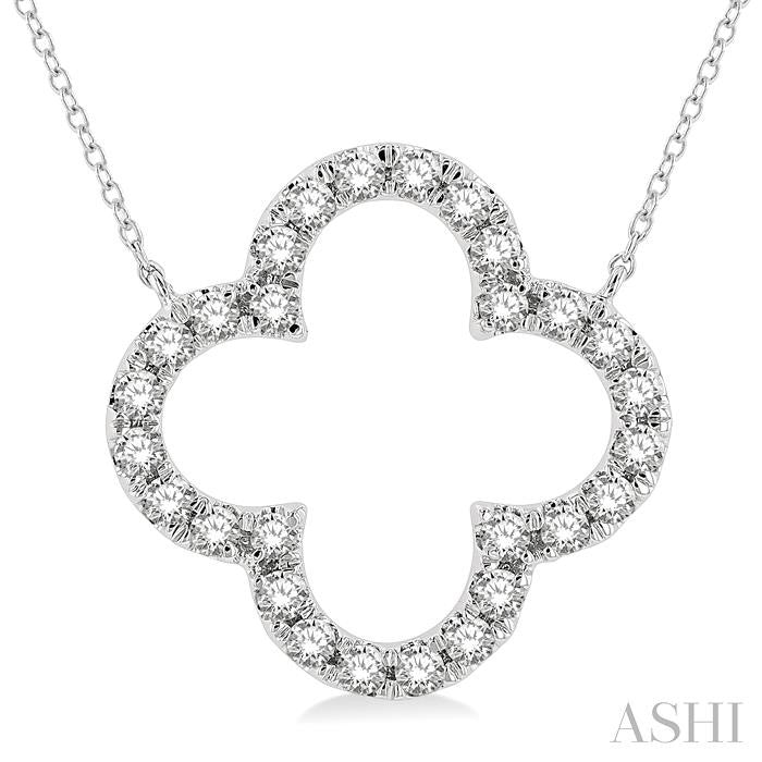 3/4 Ctw Clover Round Cut Diamond Pendant With Chain in 14K White Gold