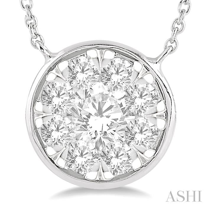 1/2 Ctw Round Shape Lovebright Diamond Pendant With Chain in 14K White Gold