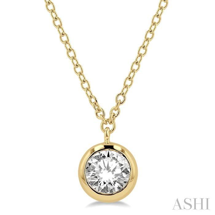 1/2 Ctw Round Cut Diamond Pendant With Chain in 14K Yellow Gold