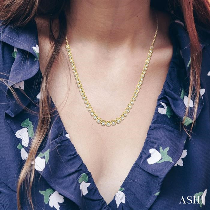 3 Ctw Round Cut Diamond Illusion Necklace in 14K Yellow Gold