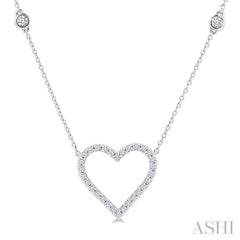 1/2 Ctw Round Cut Diamond Heart Fashion Station Necklace in 10K White Gold
