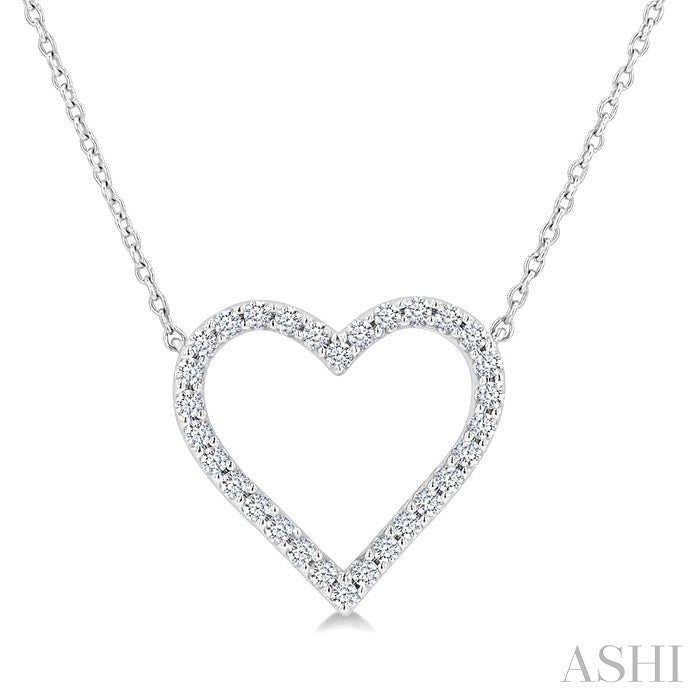 1/2 Ctw Round Cut Diamond Heart Fashion Station Necklace in 10K White Gold
